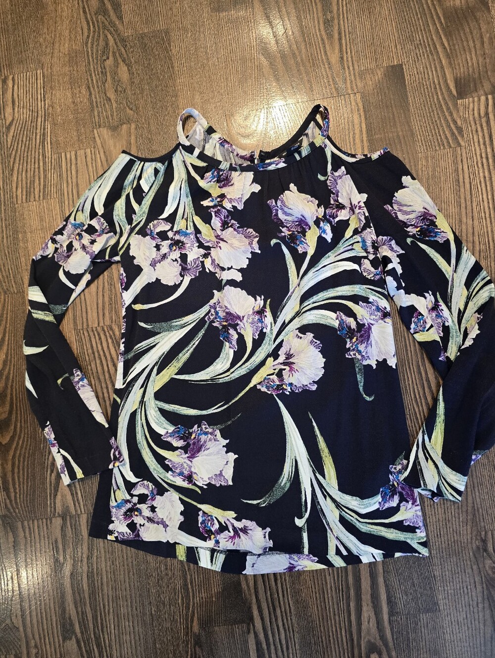 Club Monaco Floral Cold-Shoulder Long Sleeve Top - Black with Lavender Print XS